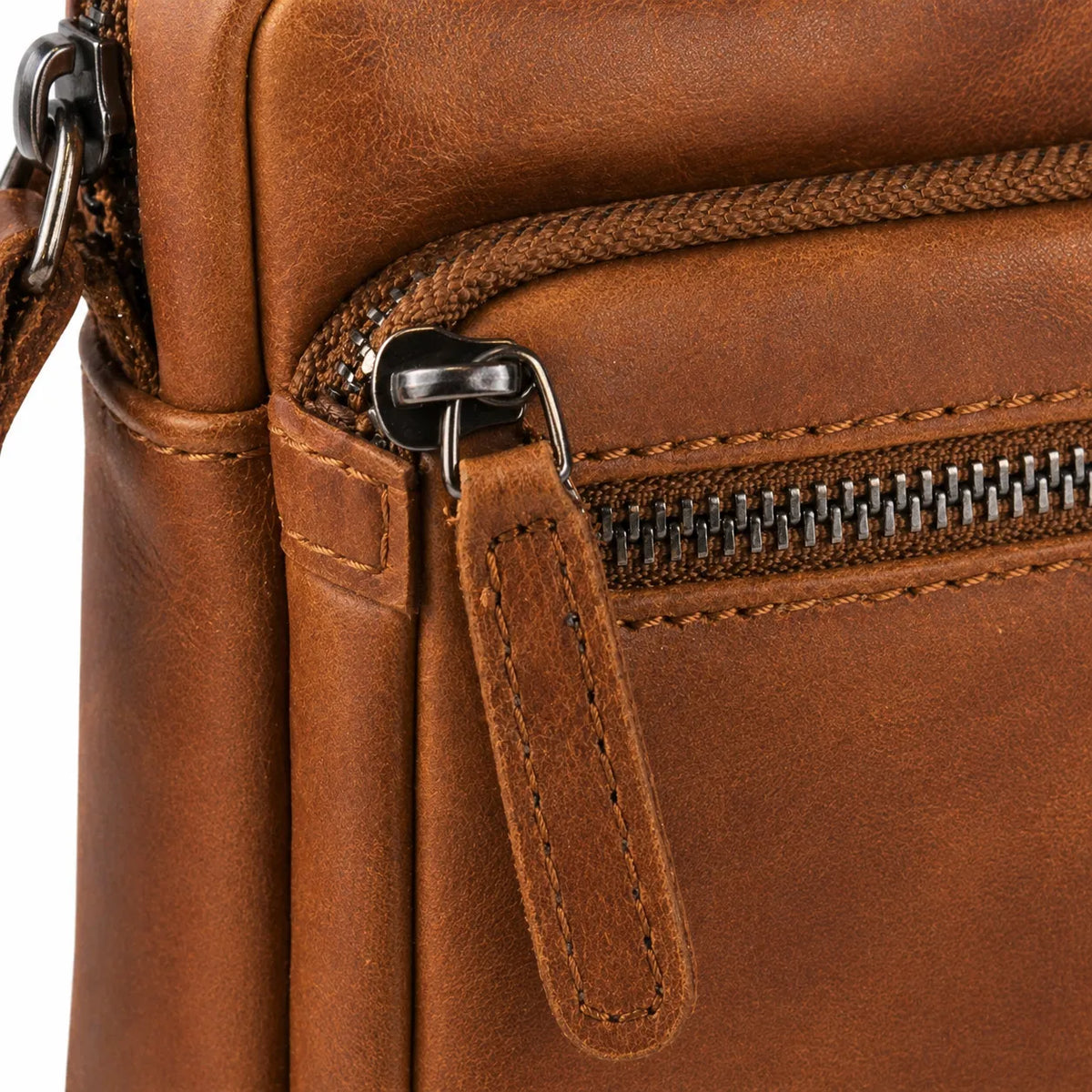 Vintage leather shoulder bag styled – RXD Leather